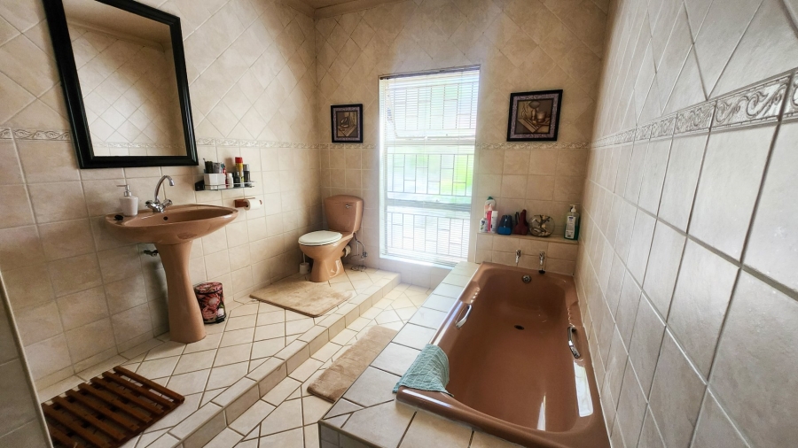 4 Bedroom Property for Sale in Flamwood North West